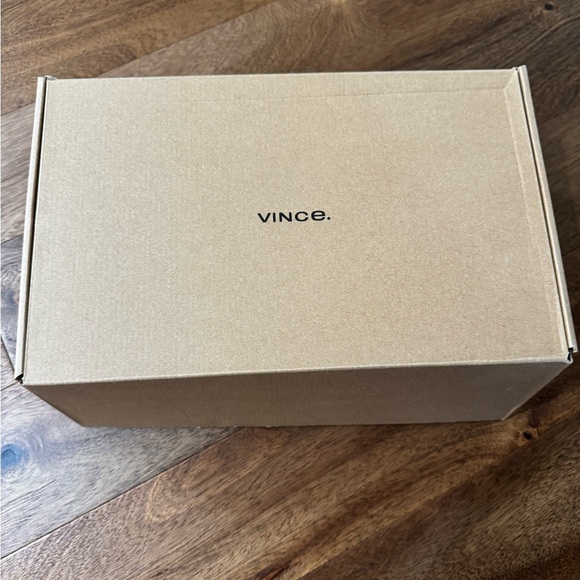 Vince Designer Sneakers - Picture 7 of 8